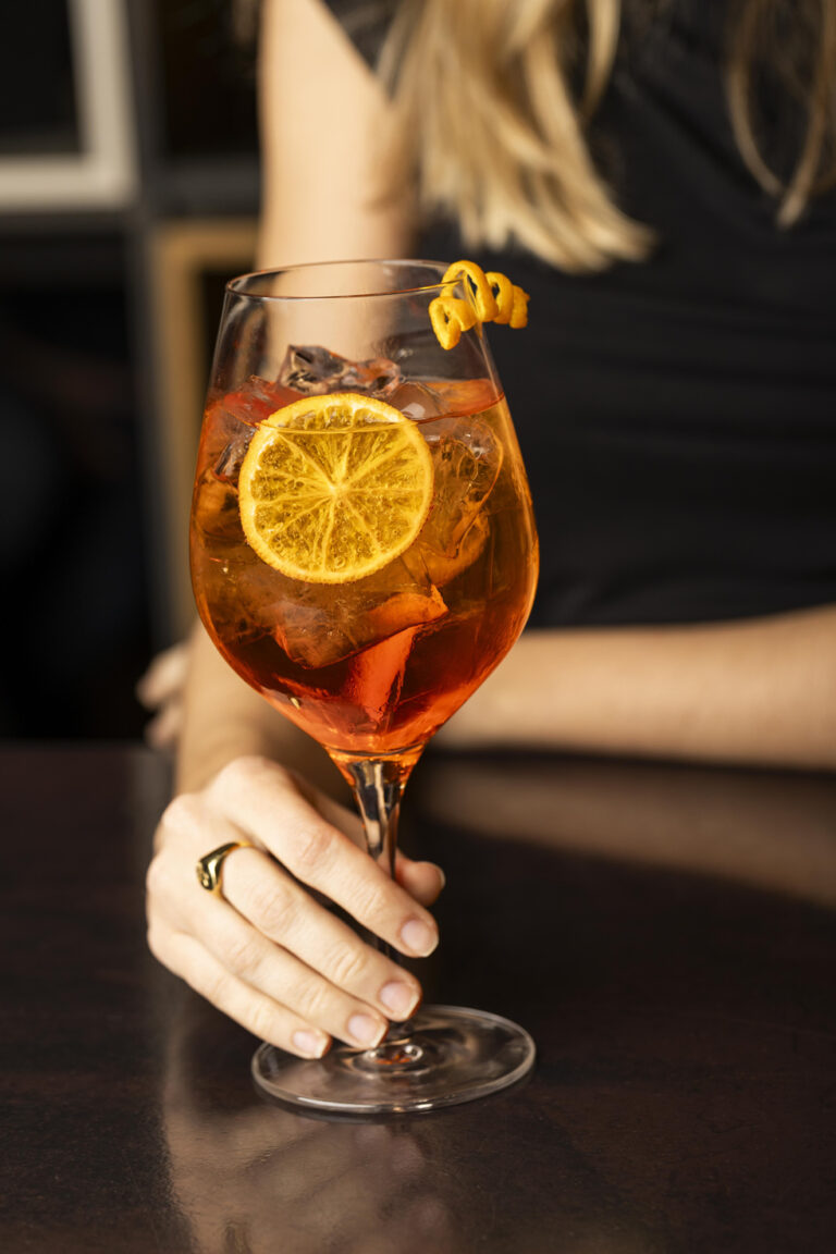 NH_Collection_Aranzazu_Social_Media_Restaurant_Kukuarri_Cocktail_Aperol_Spritz_Close_Up_Vertical_Shoot