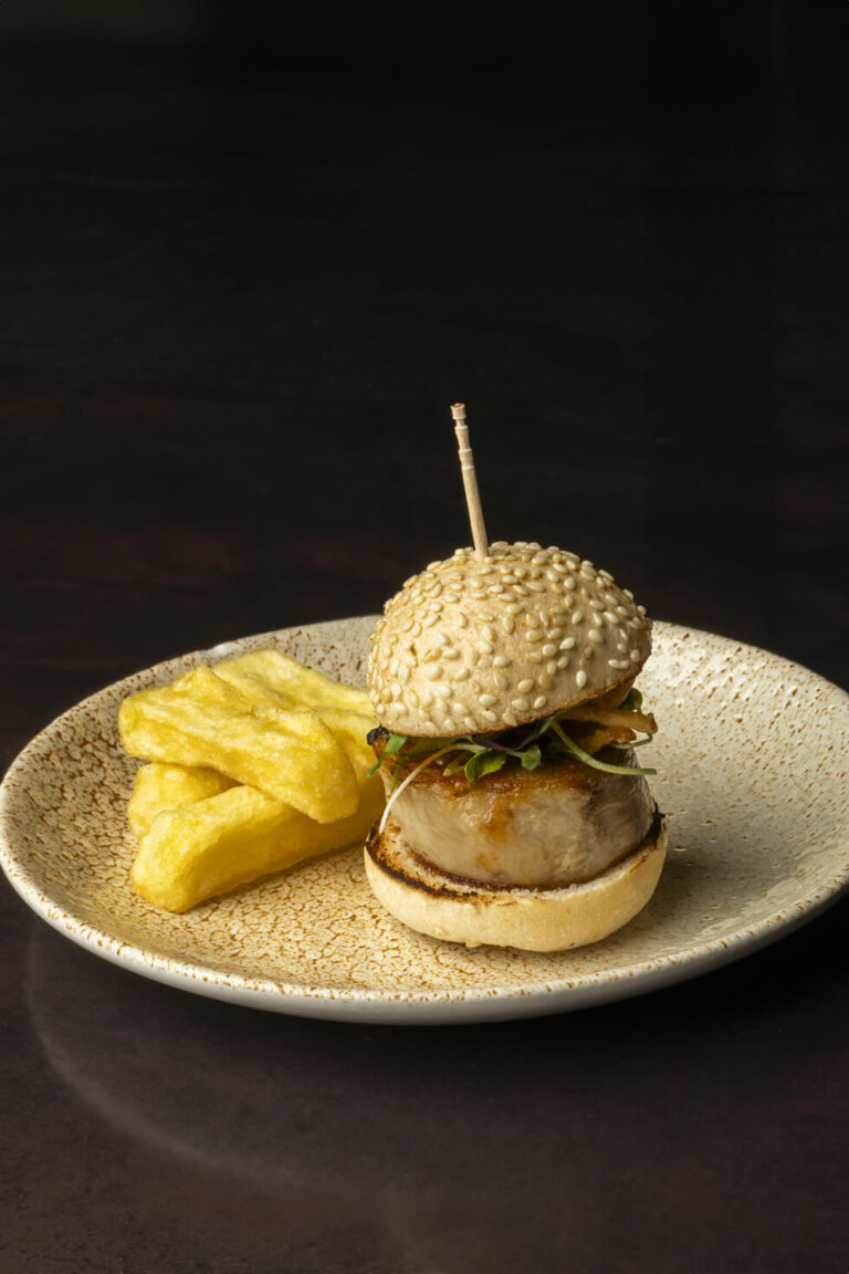 NH_Collection_Aranzazu_Social_Media_Restaurant_Kukuarri_Dish_Mini_Burger