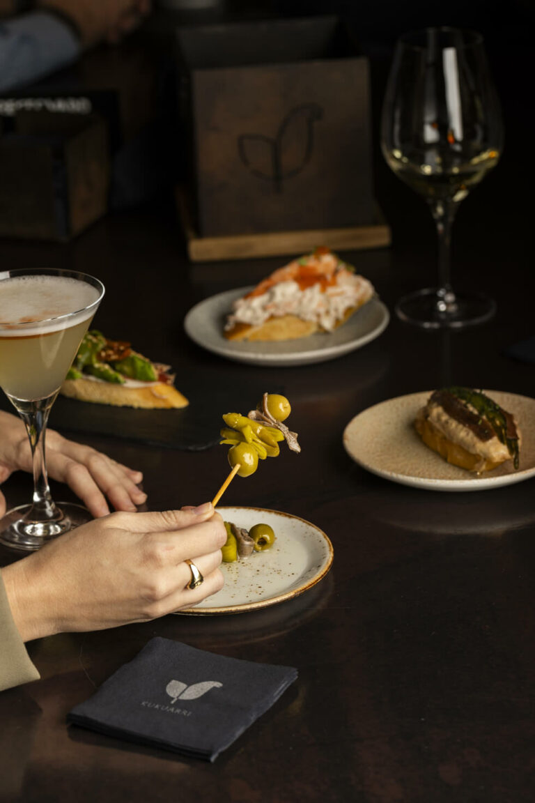 NH_Collection_Aranzazu_Social_Media_Restaurant_Kukuarri_Gastronomy_Gilda_Pintxos_Cocktail_White_Wine_Vertical_Shoot