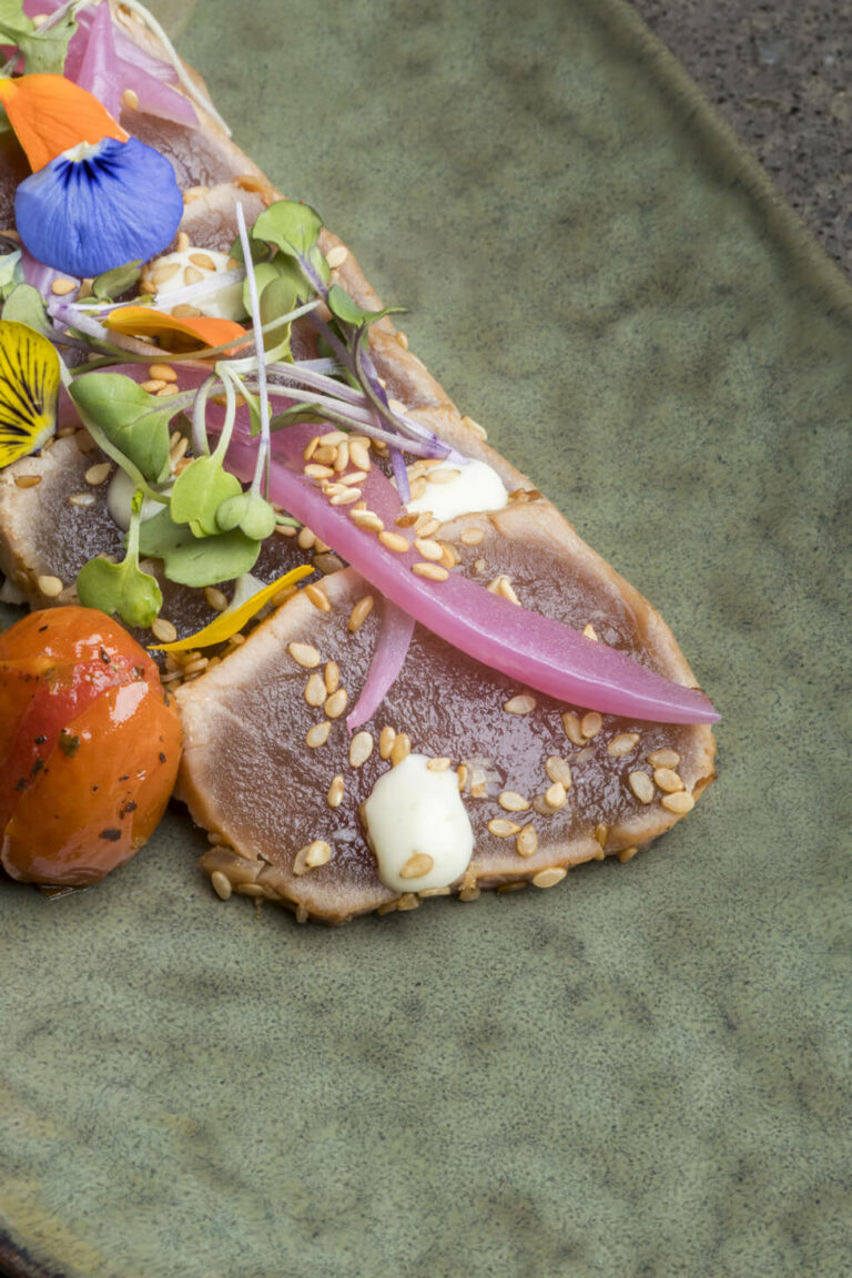 NH_Collection_Aranzazu_Social_Media_Restaurant_Kukuarri_Gastronomy_Meat_Tomato_Flowers_Seeds_Close_Up_Vertical_Shoot